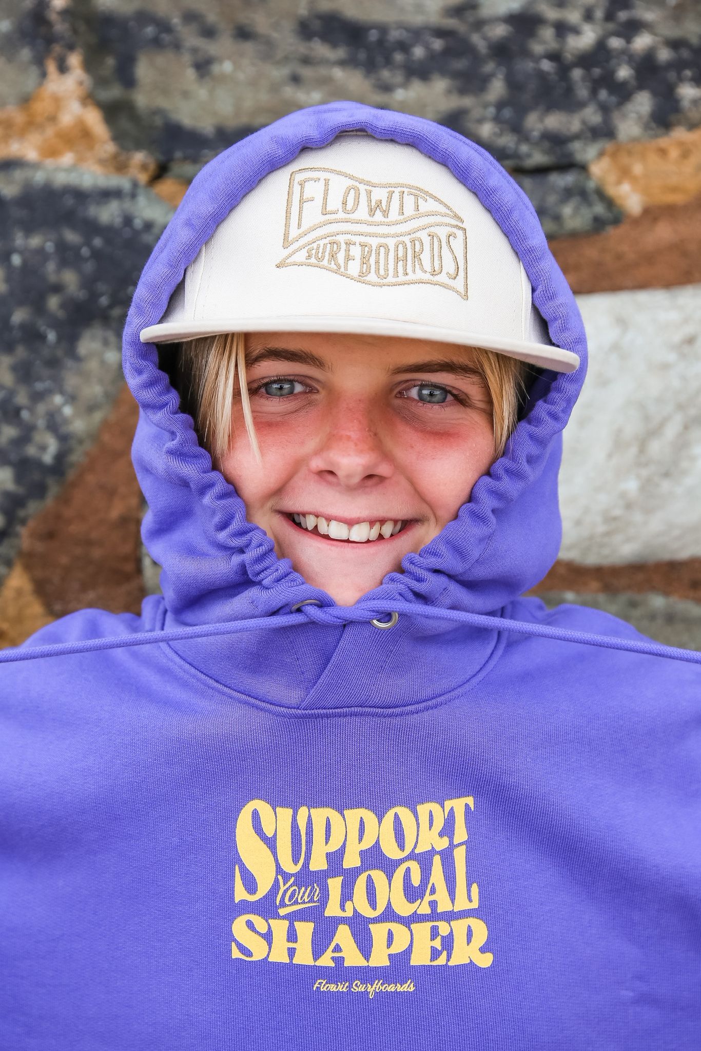 Sudadera y gorra personalizadas